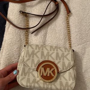 Michael Kors crossbody bag with goldchain